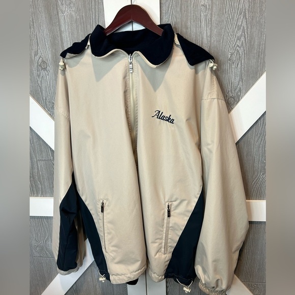 054. Alaskan Tongass Outdoor Outfitters Mens Navy/Cream Reversible Hooded Jacket - Picture 3 of 6